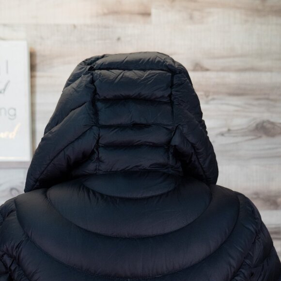L.L. Bean Ultralight 850 Down Hooded Coat - Picture 6 of 9